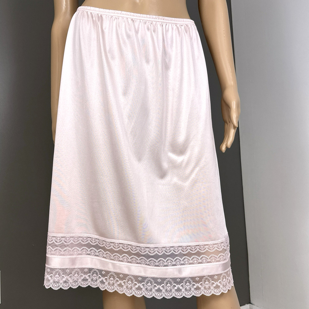 Vintage Vanity Fair Half Slip Medium Long Light Pink Antron III Nylon Wide Lace